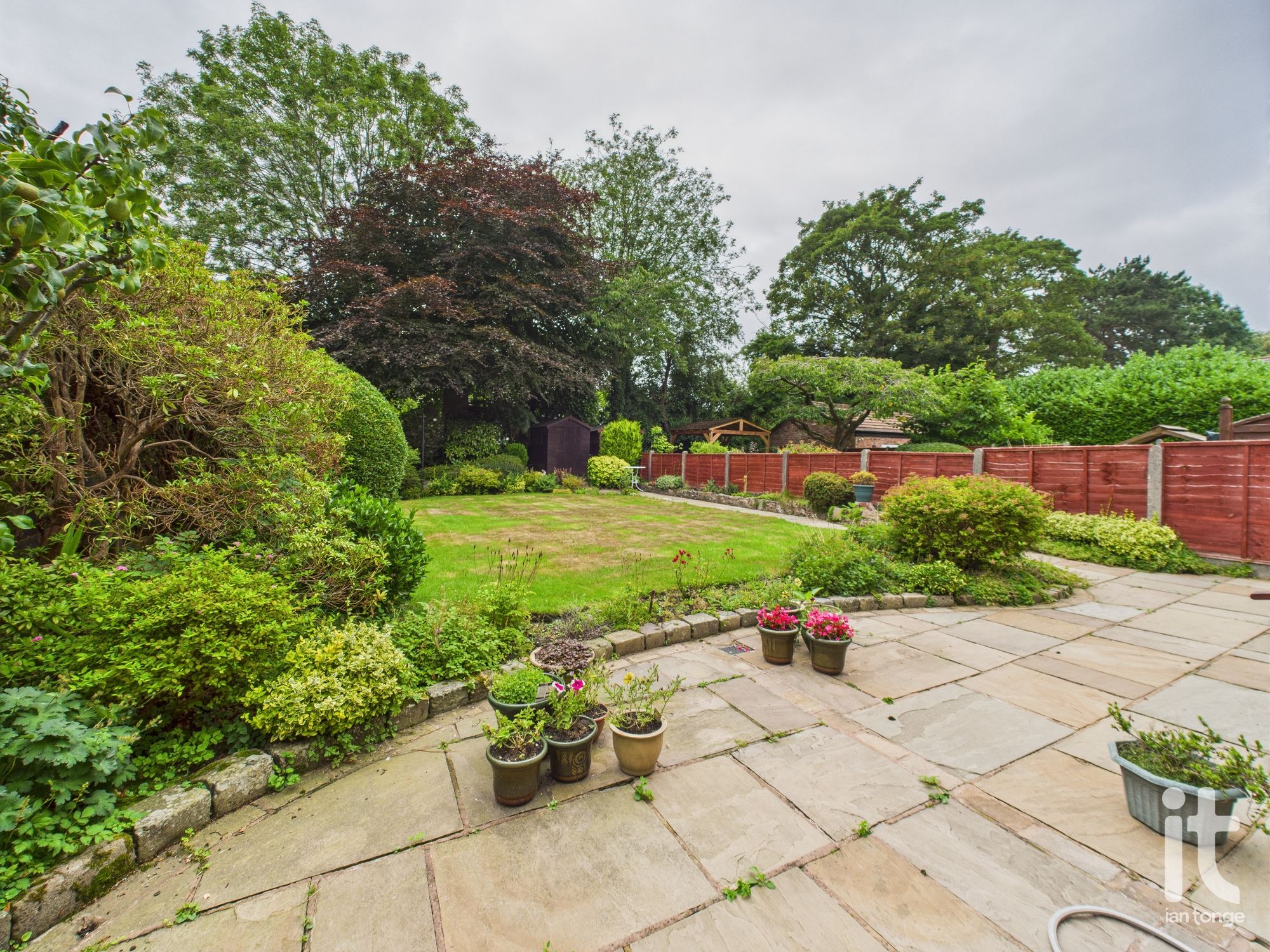 3 bedroom semi-detached house For Sale in Stockport - Photograph 3.