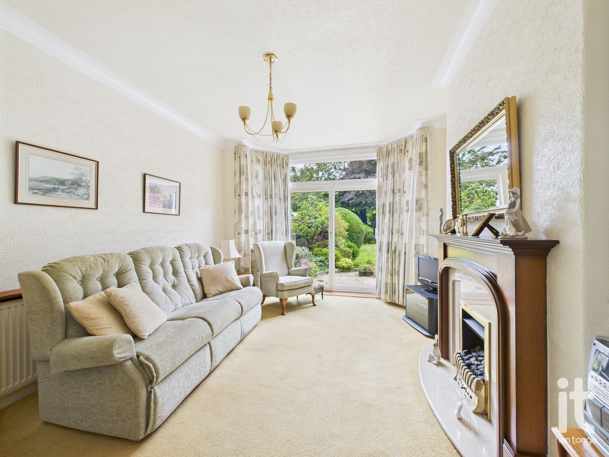 3 bedroom semi-detached house For Sale in Stockport - Photograph 9.
