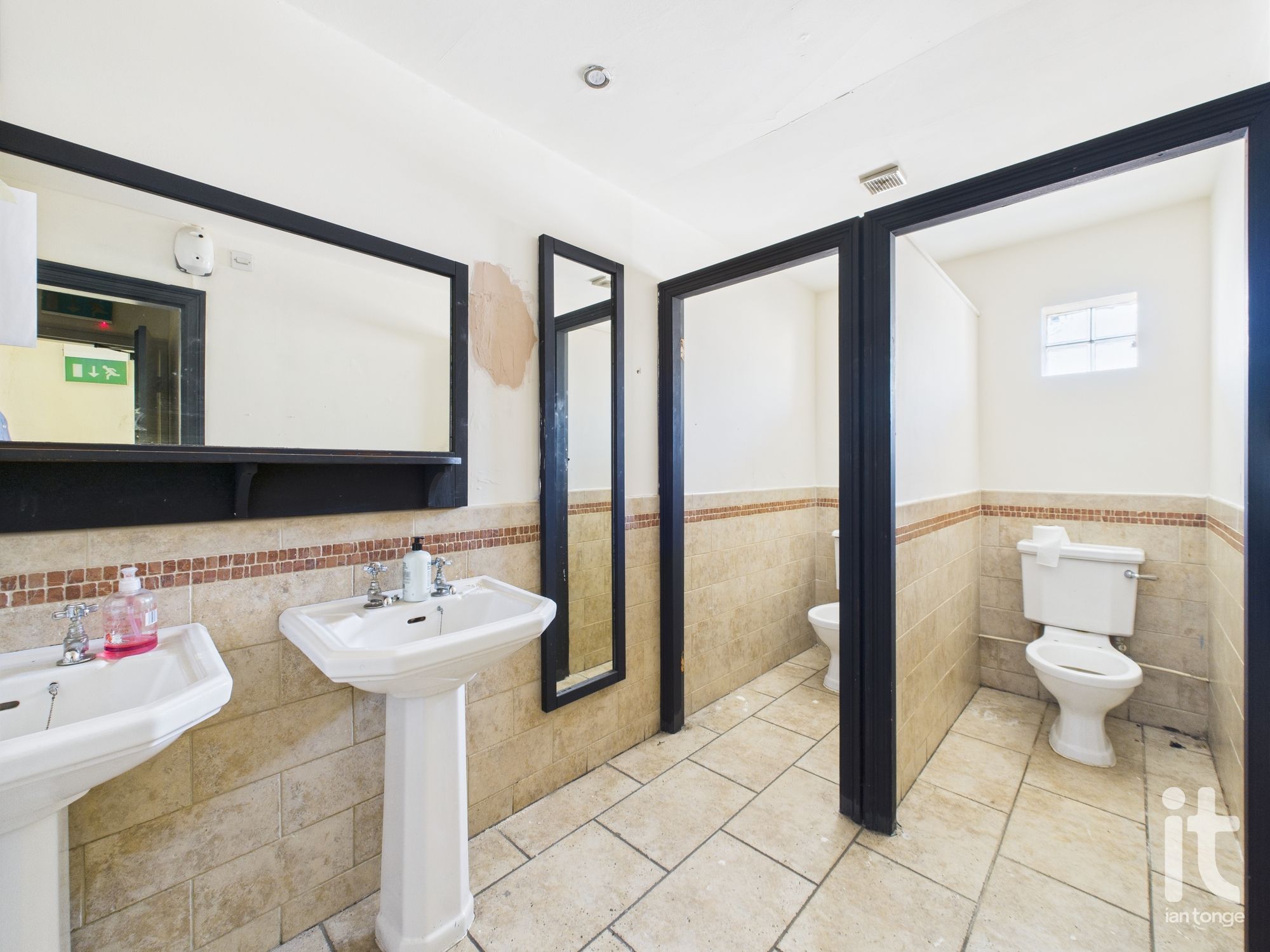 Commercial Property For Sale in Stockport - Photograph 10.