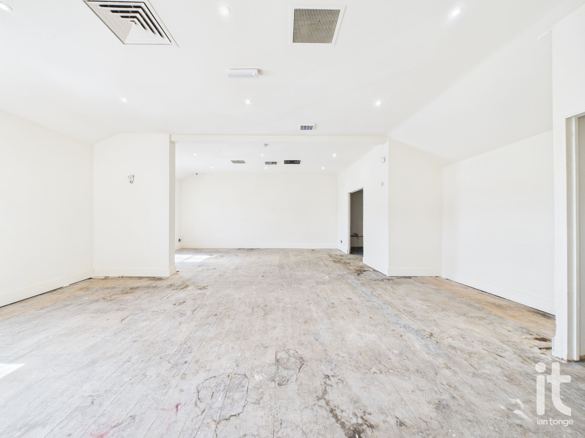 Commercial Property For Sale in Stockport - Photograph 12.