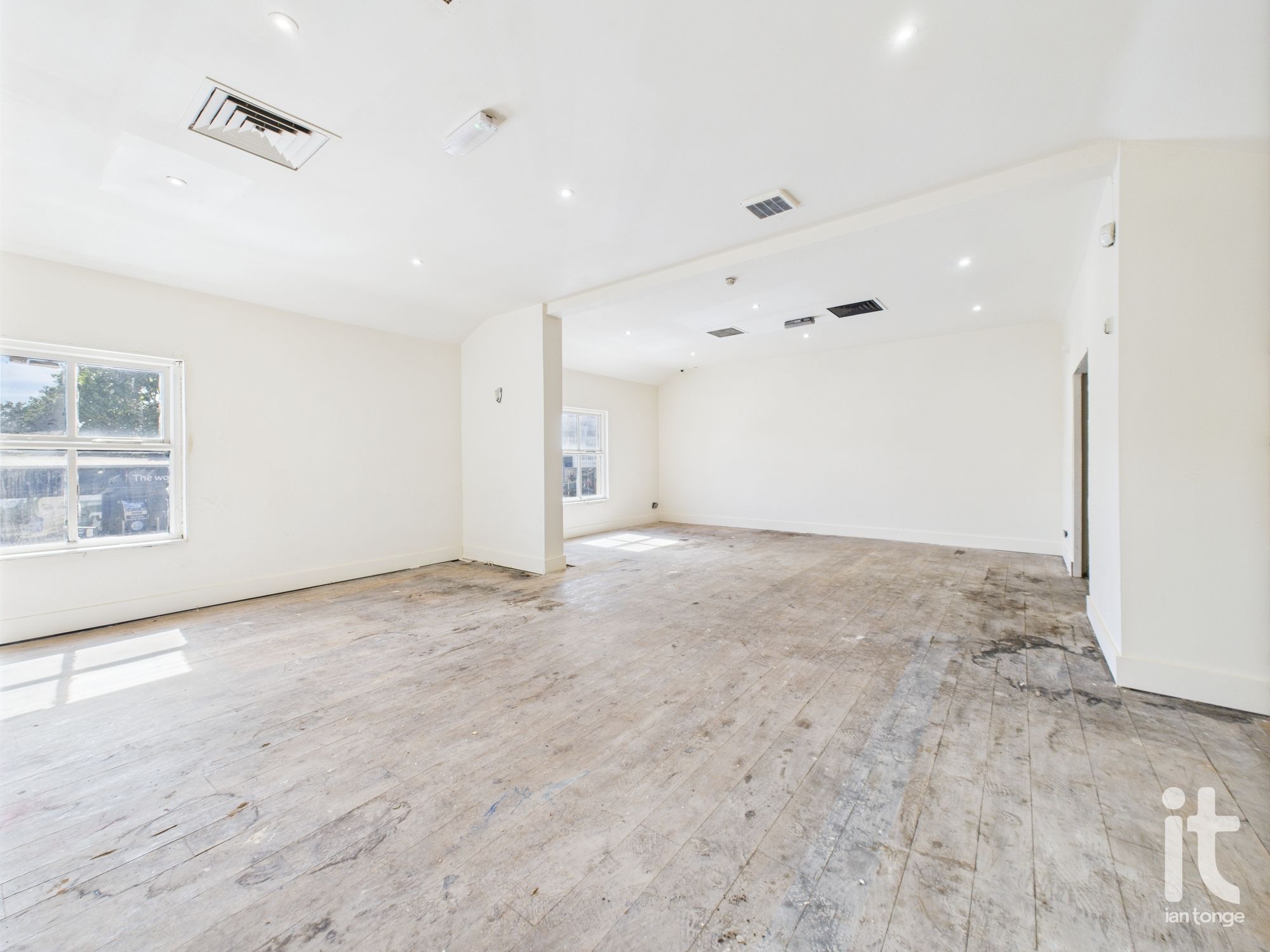 Commercial Property For Sale in Stockport - Photograph 11.