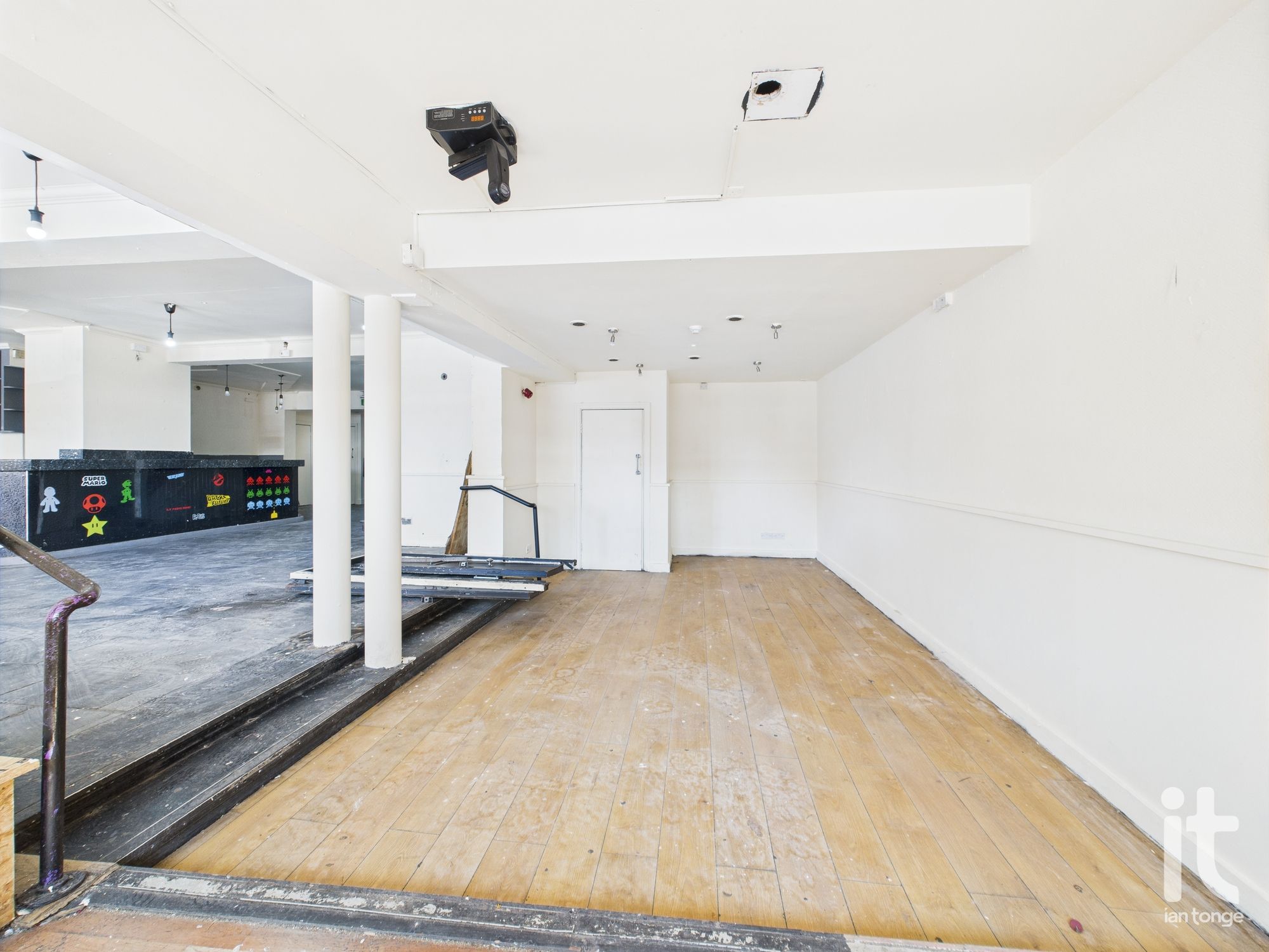Commercial Property For Sale in Stockport - Photograph 5.