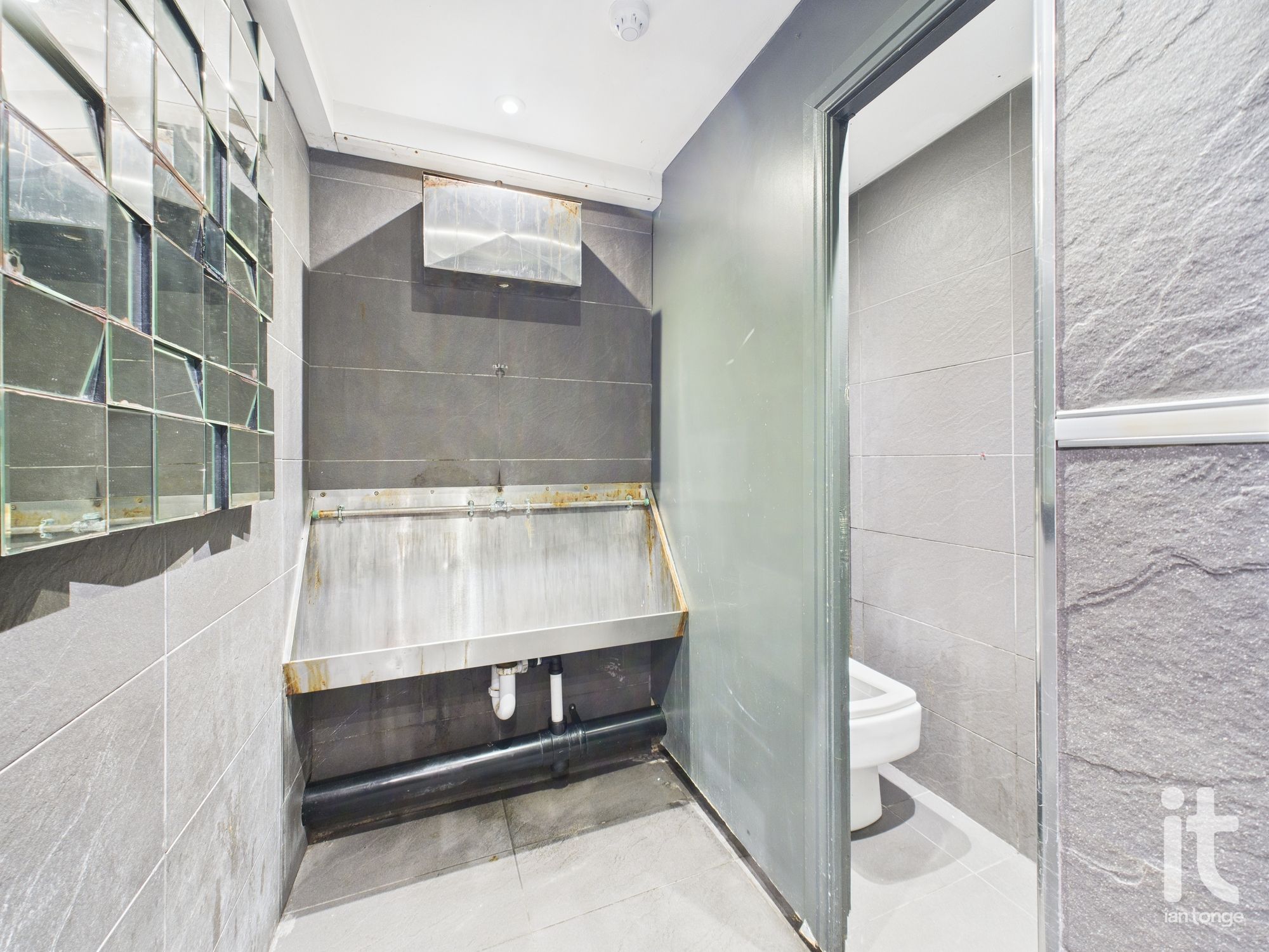Commercial Property For Sale in Stockport - Photograph 8.