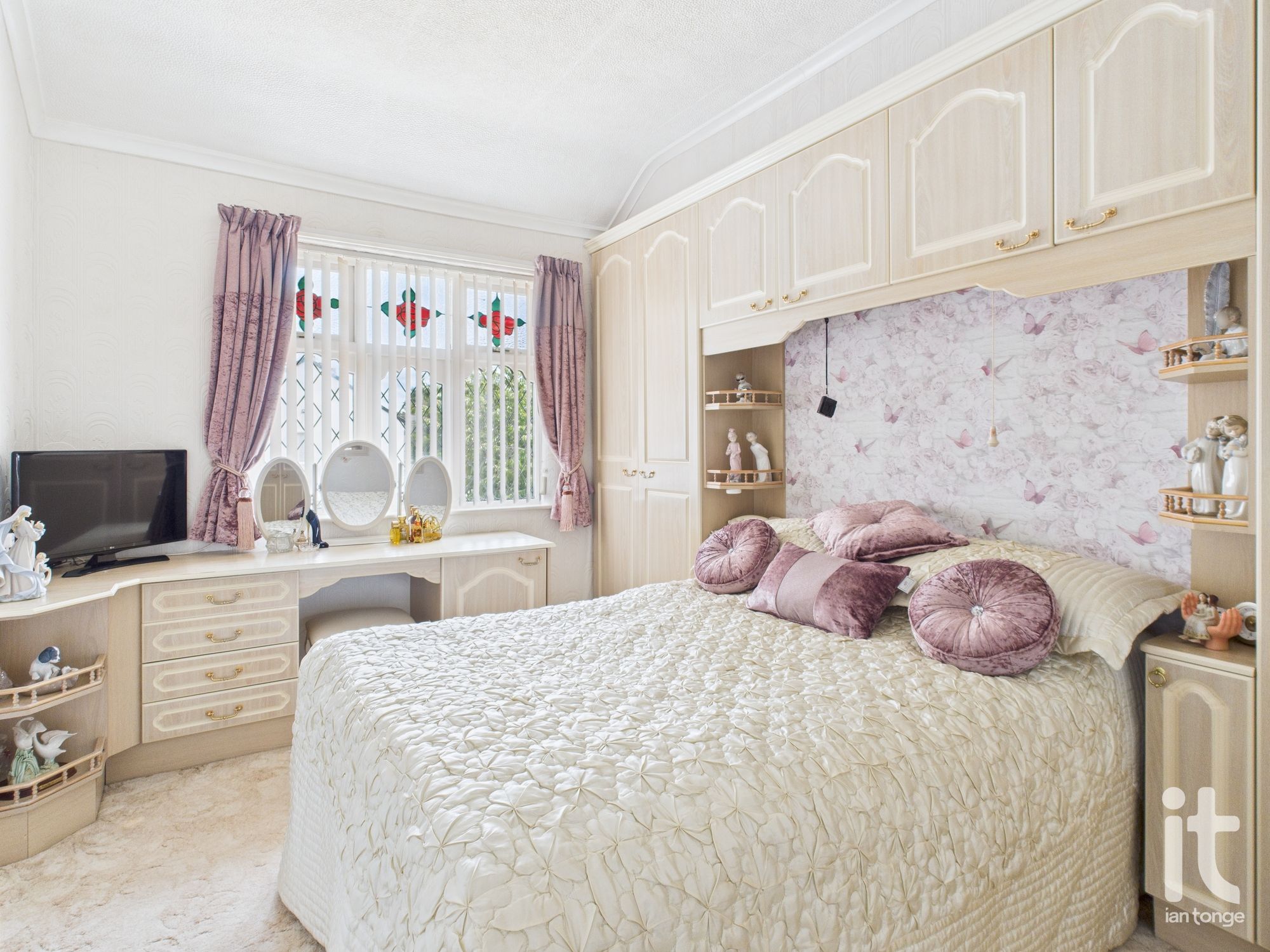 3 bedroom semi-detached house For Sale in Stockport - Photograph 14.