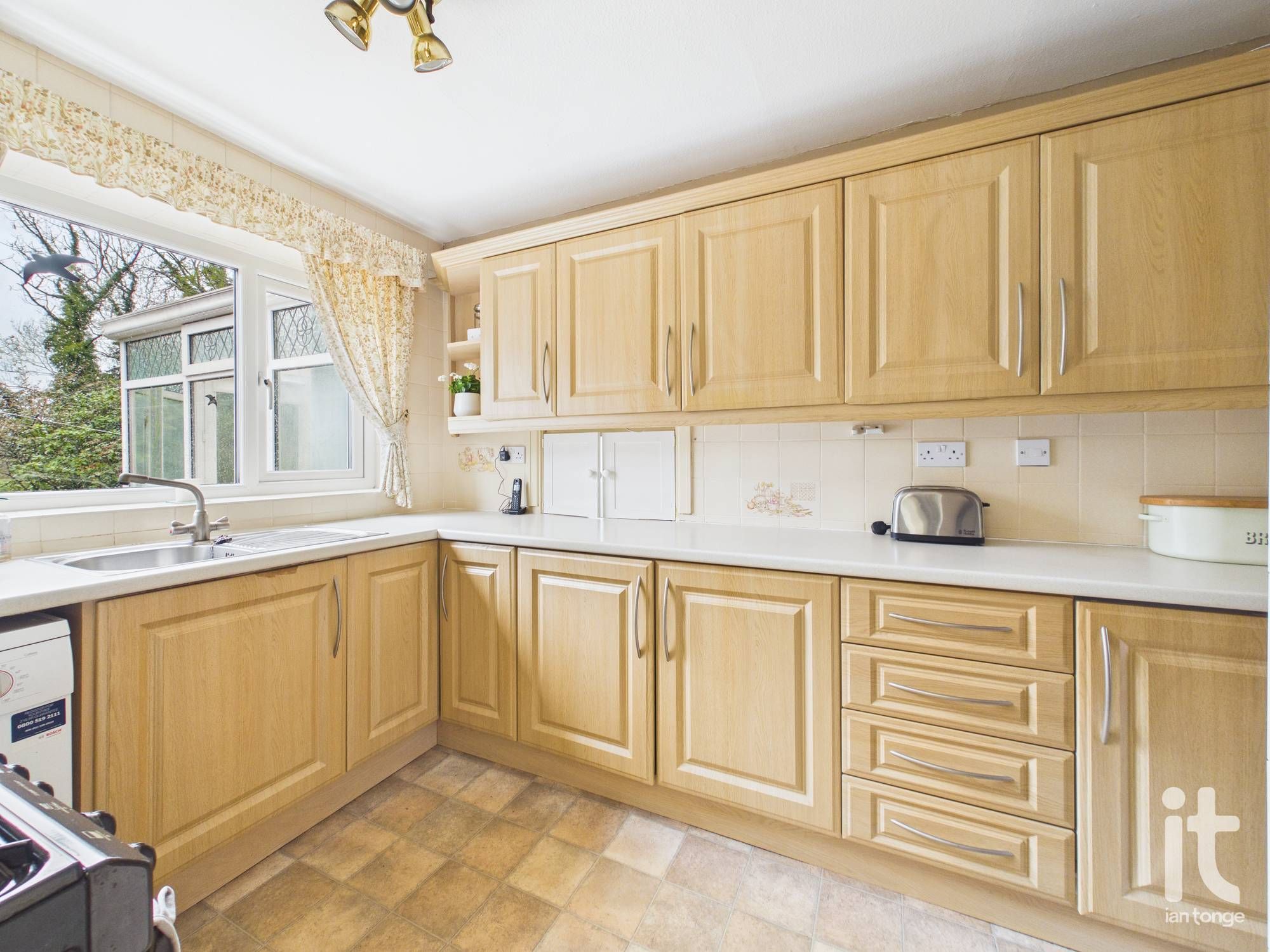 3 bedroom semi-detached house For Sale in Stockport - Photograph 10.