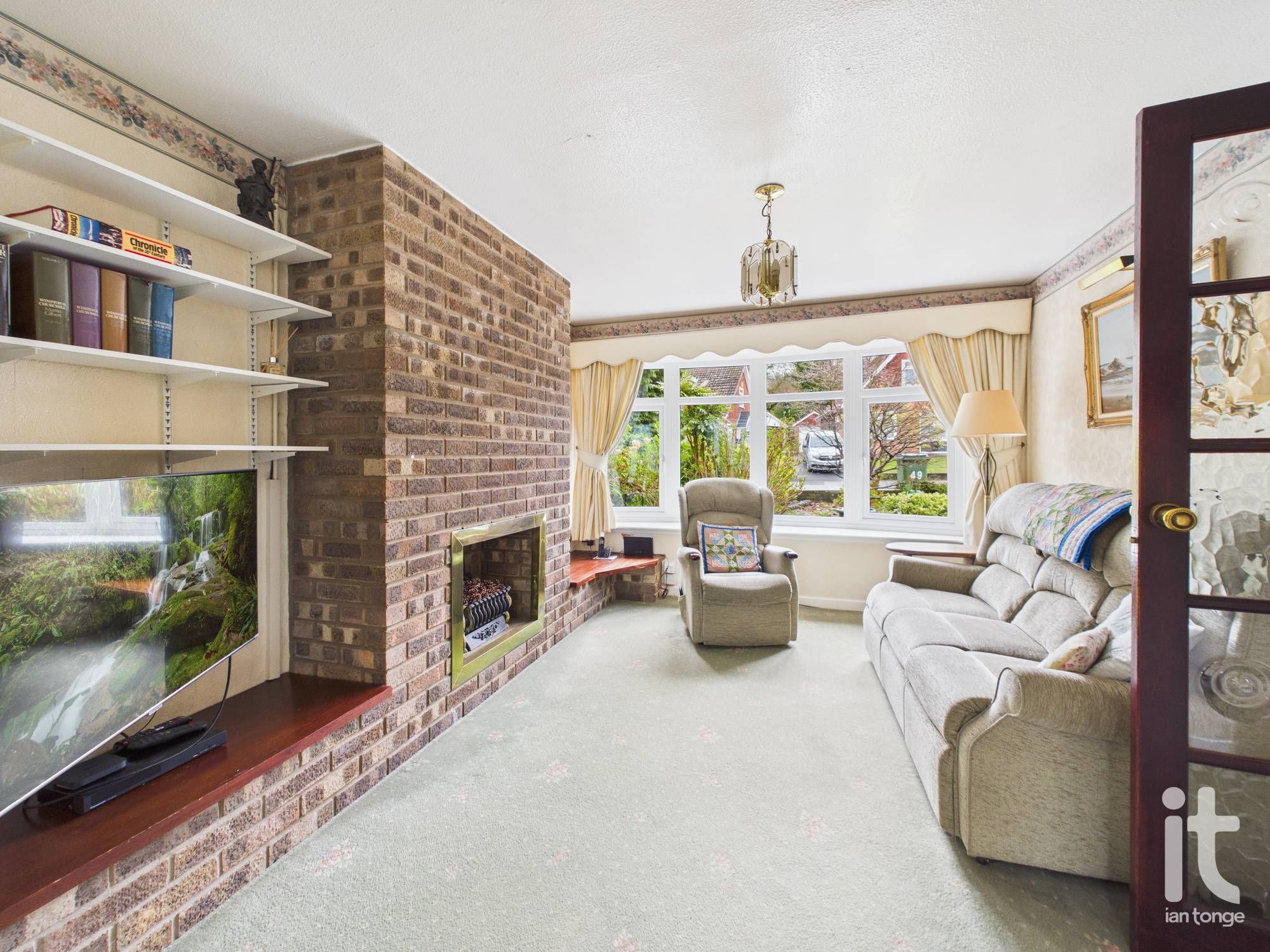 3 bedroom semi-detached house For Sale in Stockport - Property photograph.