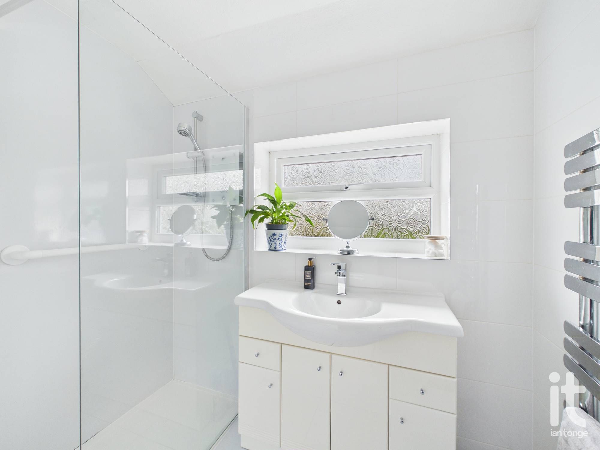 3 bedroom semi-detached house For Sale in Stockport - Property photograph.