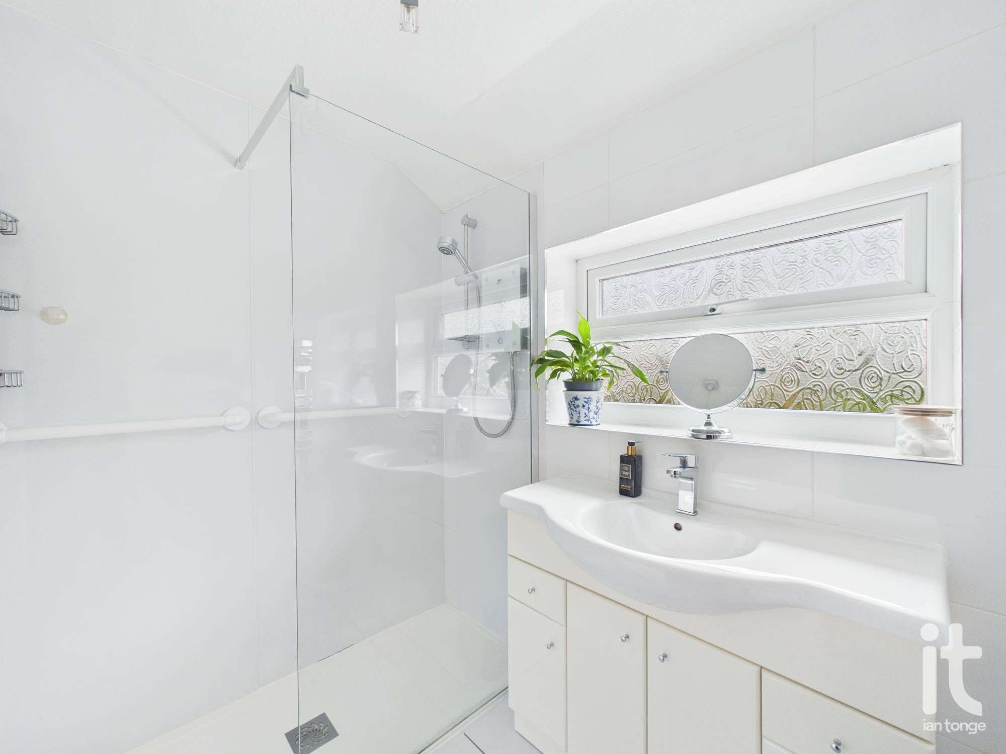 3 bedroom semi-detached house For Sale in Stockport - Photograph 15.