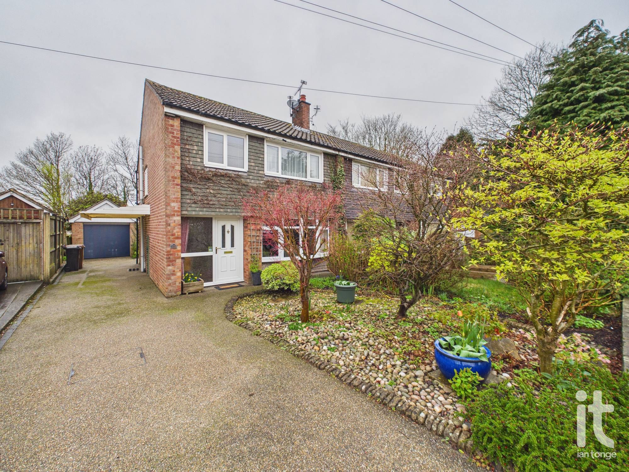3 bedroom semi-detached house For Sale in Stockport - Property photograph.