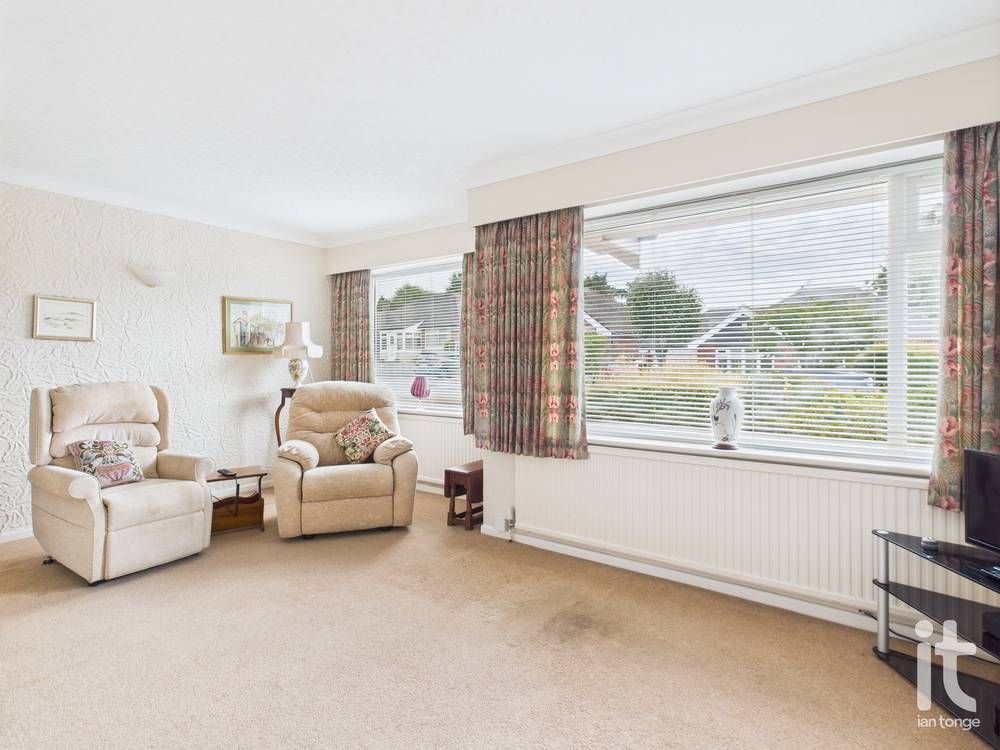 2 bedroom detached bungalow For Sale in Stockport - Photograph 6.