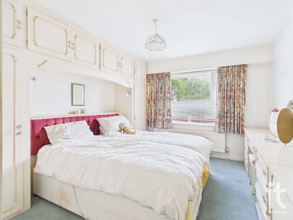 2 bedroom detached bungalow For Sale in Stockport - Photograph 11.