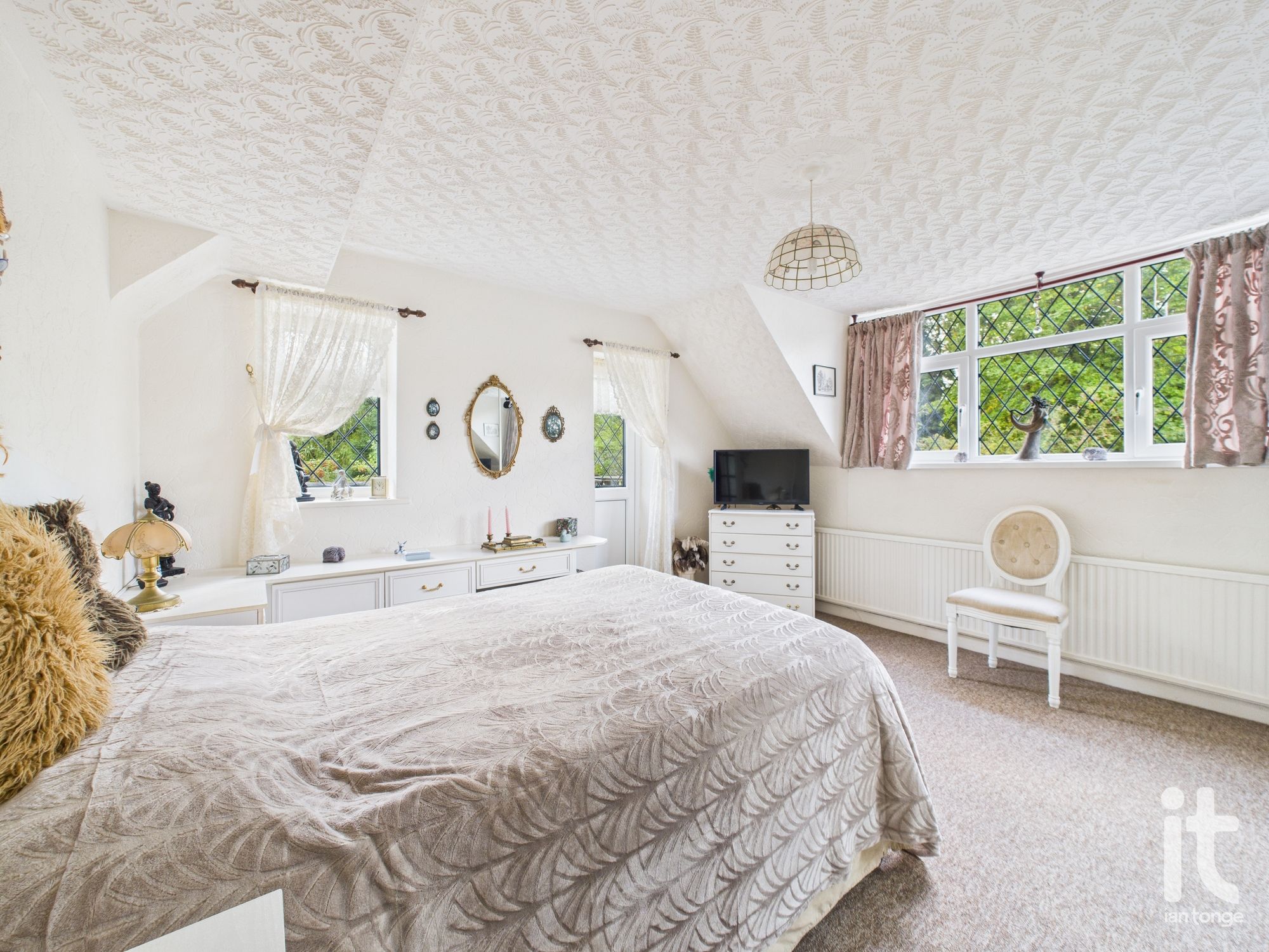 3 bedroom semi-detached dormer house For Sale in Stockport - Photograph 3.
