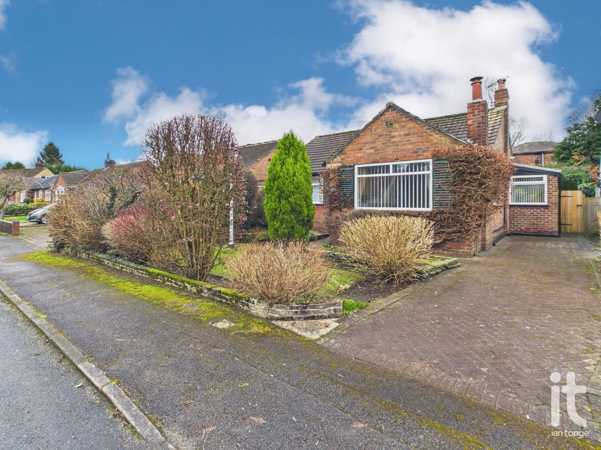 2 bedroom detached bungalow For Sale in Stockport - Property photograph.