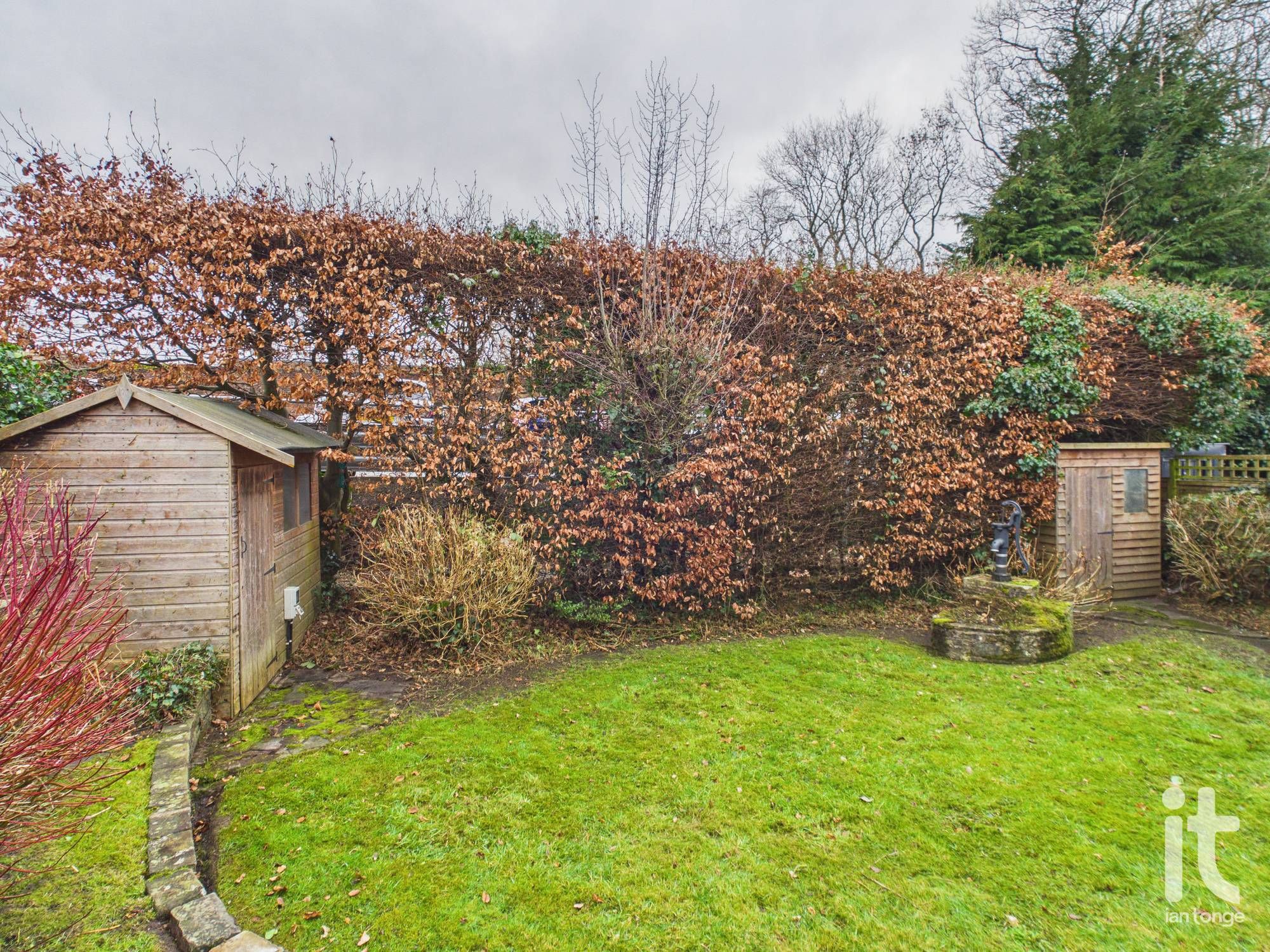 2 bedroom detached bungalow For Sale in Stockport - Photograph 14.