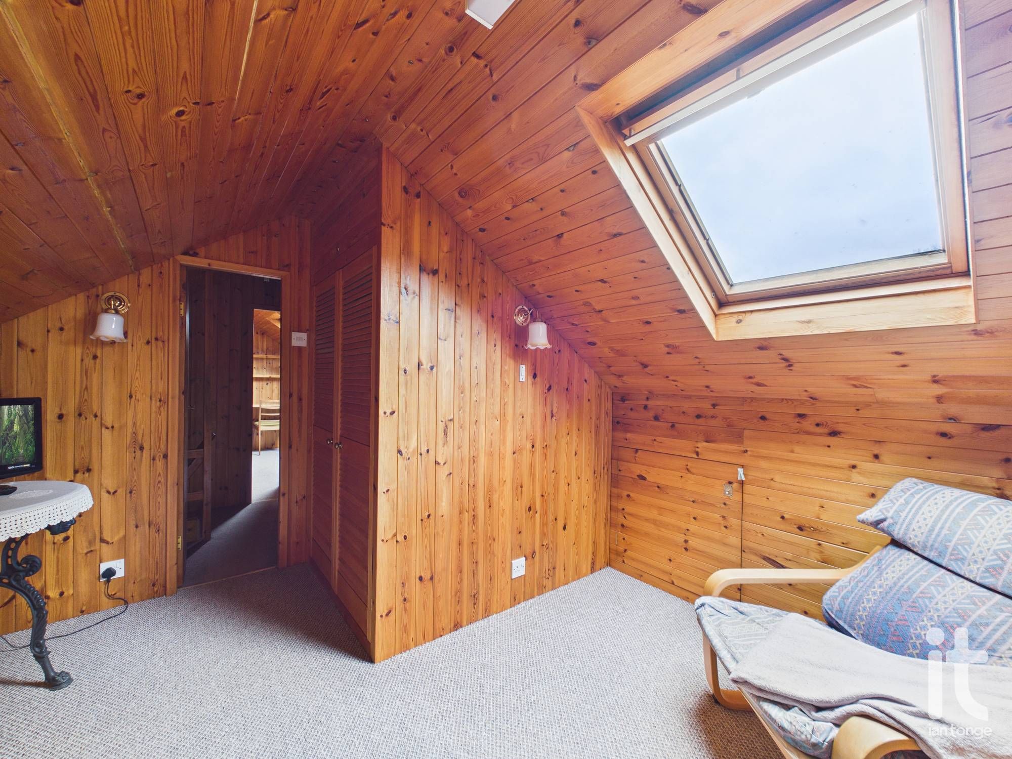 2 bedroom detached bungalow For Sale in Stockport - Photograph 13.