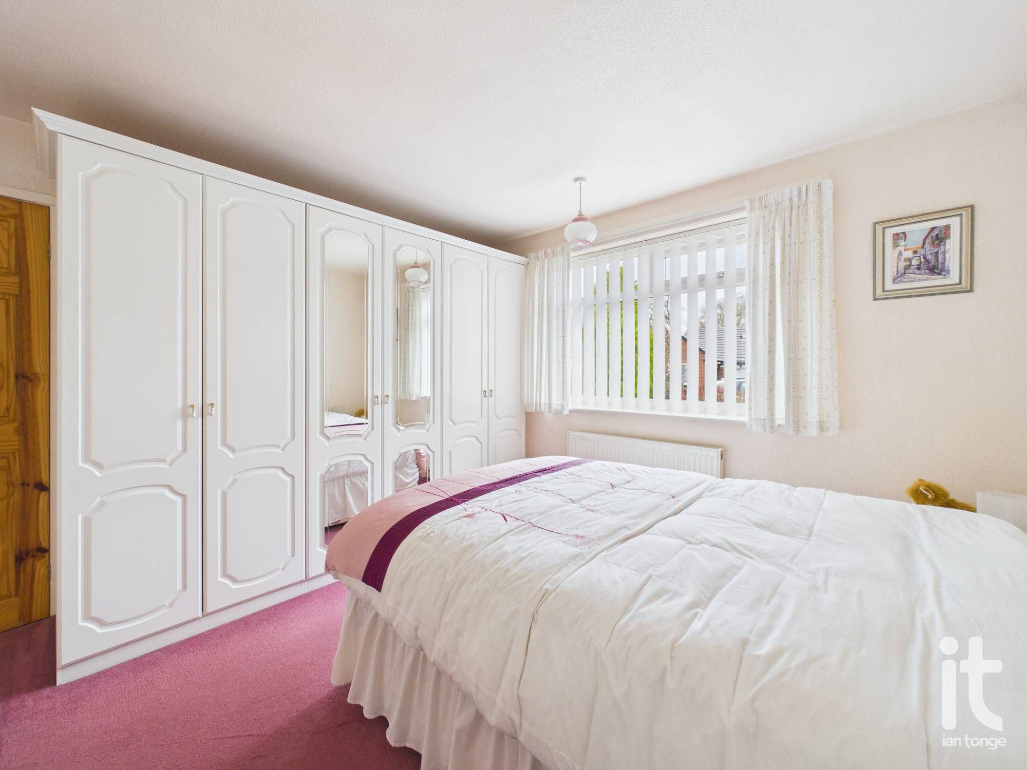 2 bedroom detached bungalow For Sale in Stockport - Photograph 8.