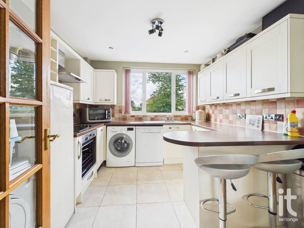 2 bedroom apartment flat/apartment For Sale in Stockport - Property photograph.