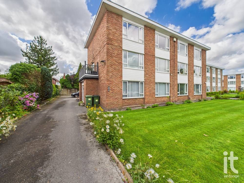 2 bedroom apartment flat/apartment For Sale in Stockport - Property photograph.