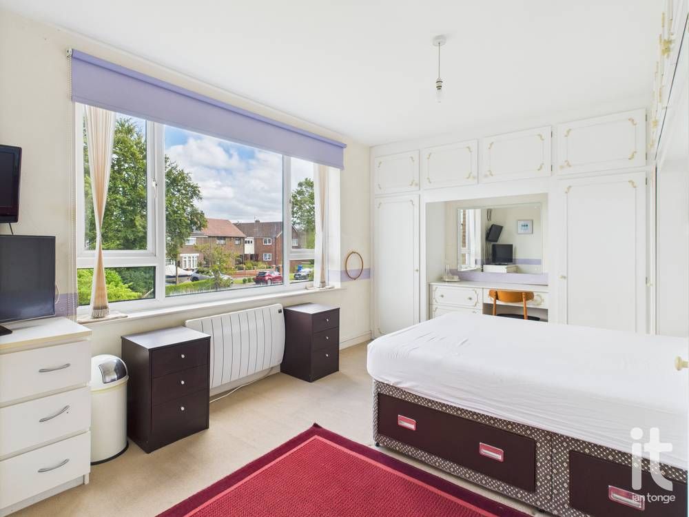 2 bedroom apartment flat/apartment For Sale in Stockport - Photograph 4.