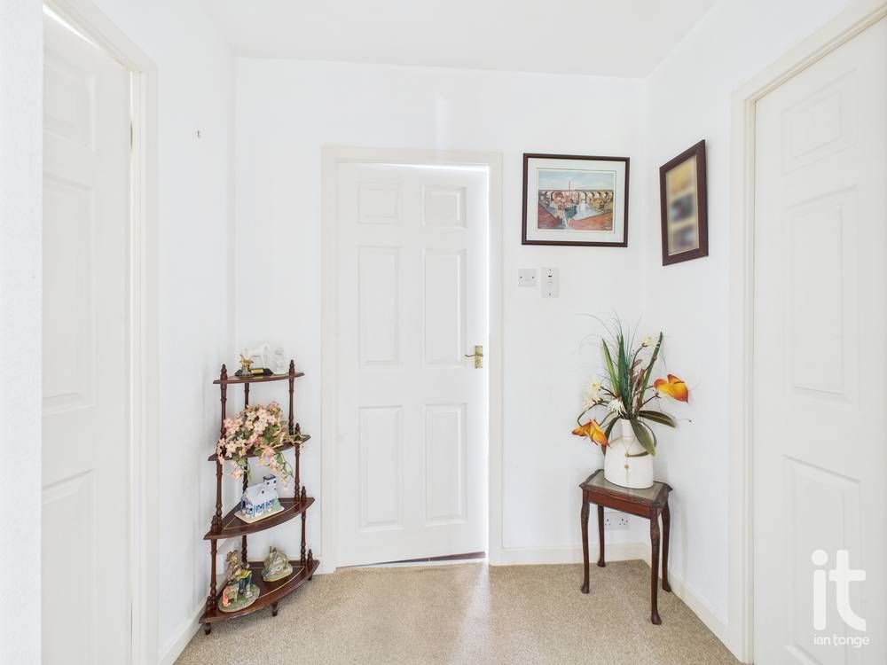 2 bedroom apartment flat/apartment For Sale in Stockport - Photograph 5.