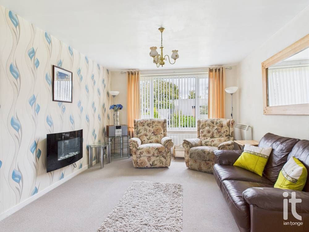 2 bedroom apartment flat/apartment For Sale in Stockport - Property photograph.