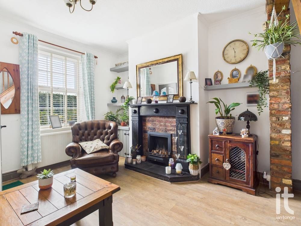 2 bedroom end terraced house For Sale in Stockport - Photograph 2.