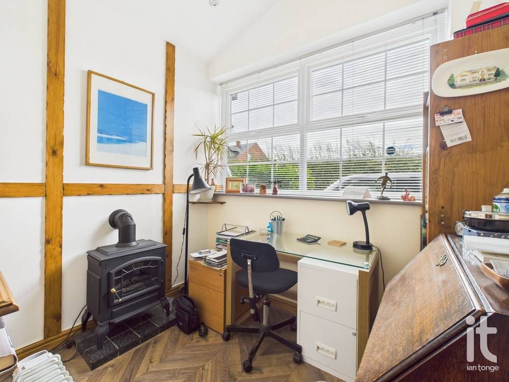 2 bedroom end terraced house For Sale in Stockport - Photograph 9.