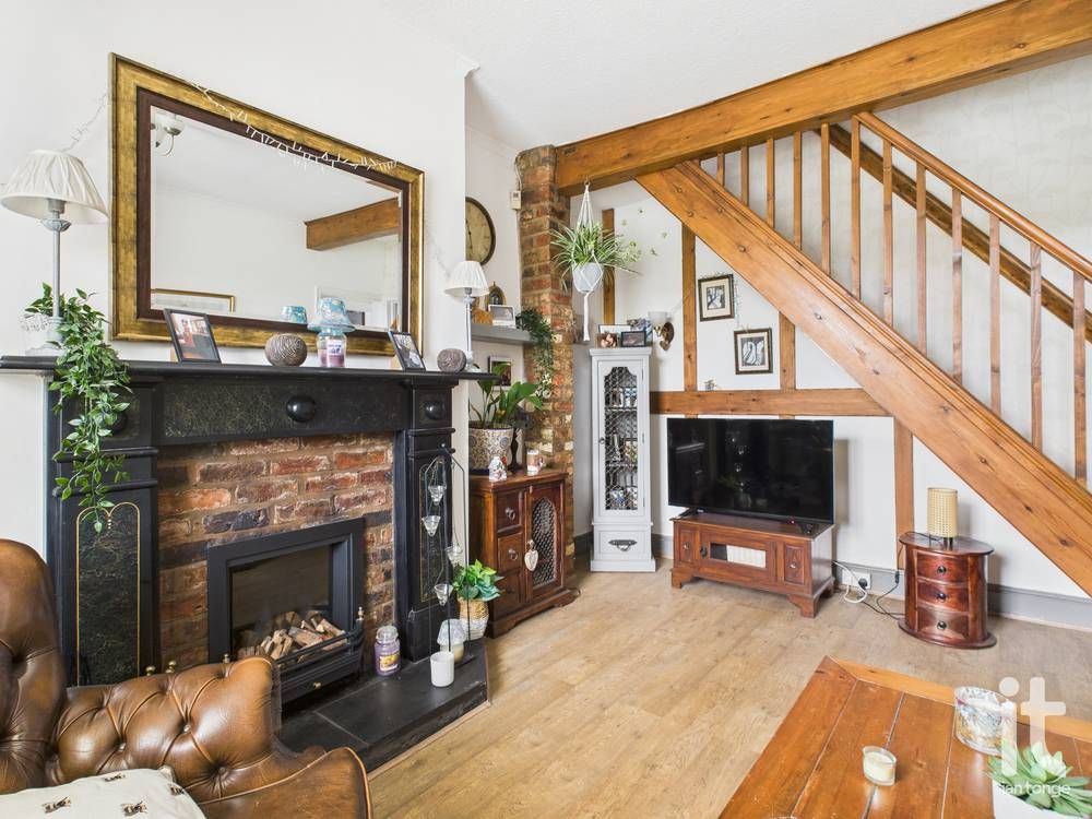 2 bedroom end terraced house For Sale in Stockport - Photograph 6.