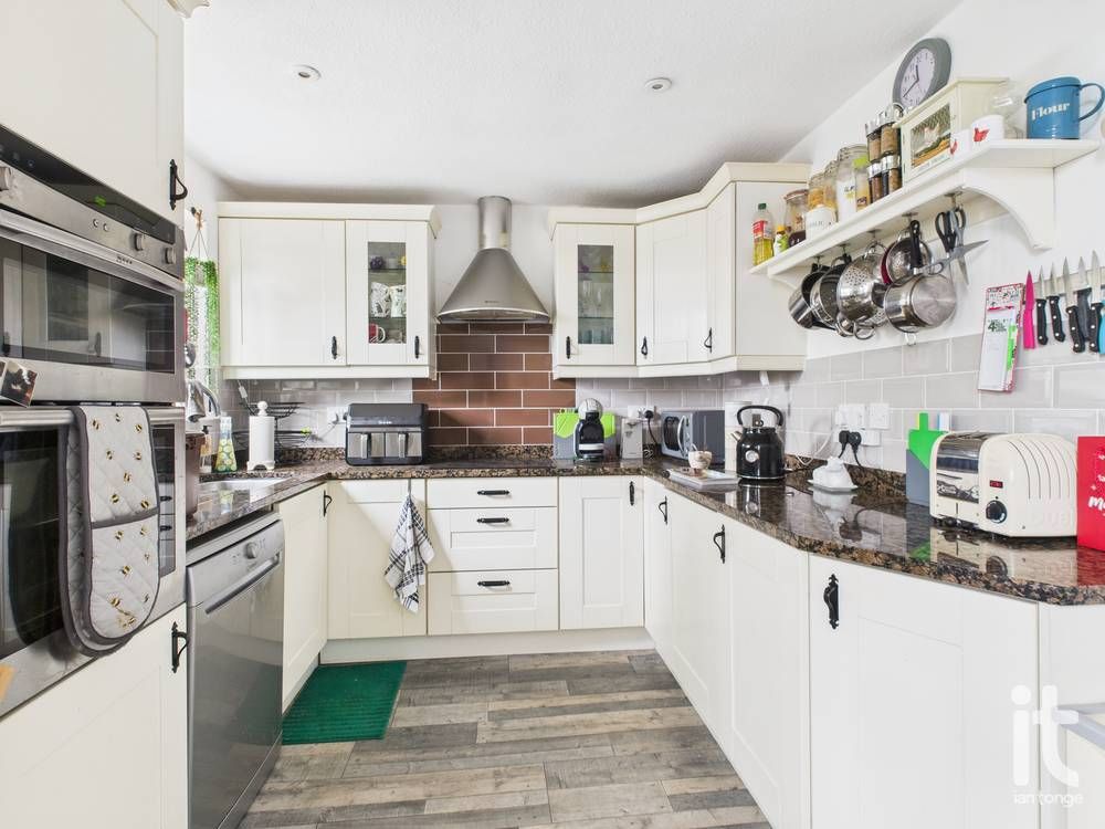 2 bedroom end terraced house For Sale in Stockport - Photograph 4.