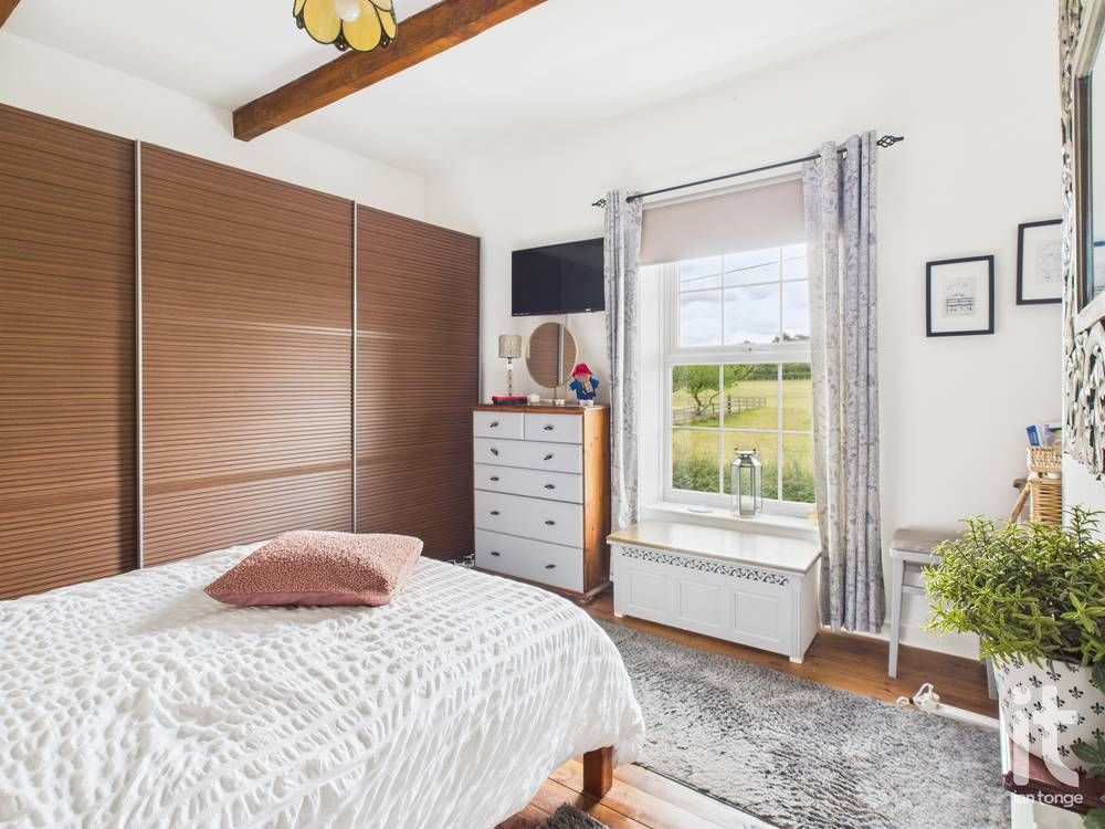 2 bedroom end terraced house For Sale in Stockport - Photograph 15.