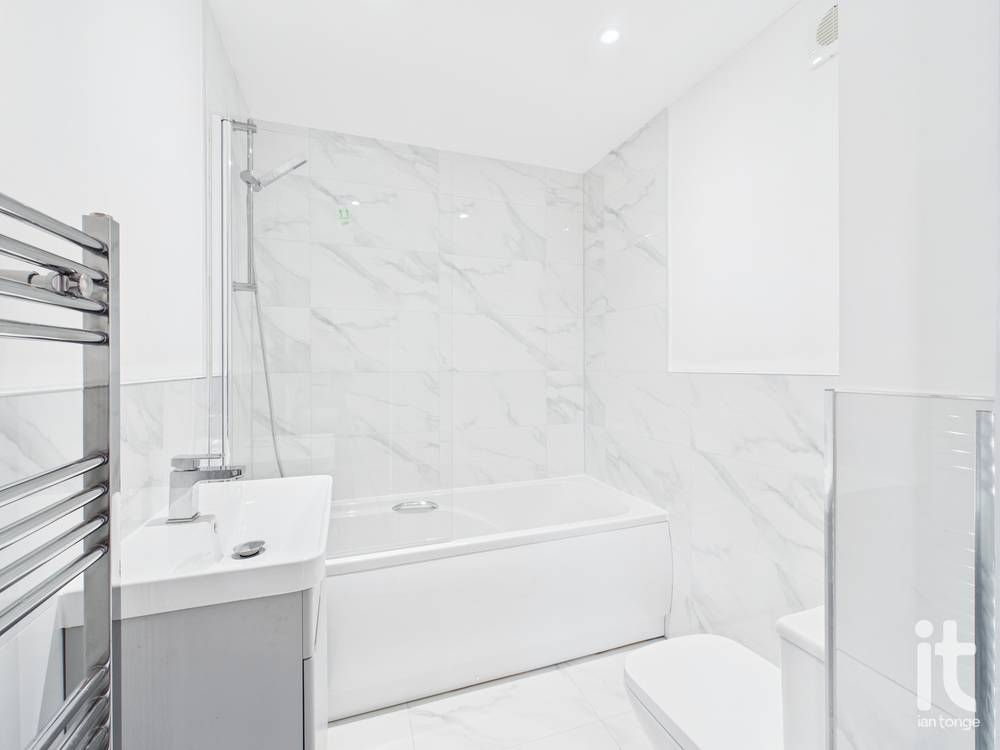 2 bedroom apartment flat/apartment To Let in Stockport - Photograph 8.