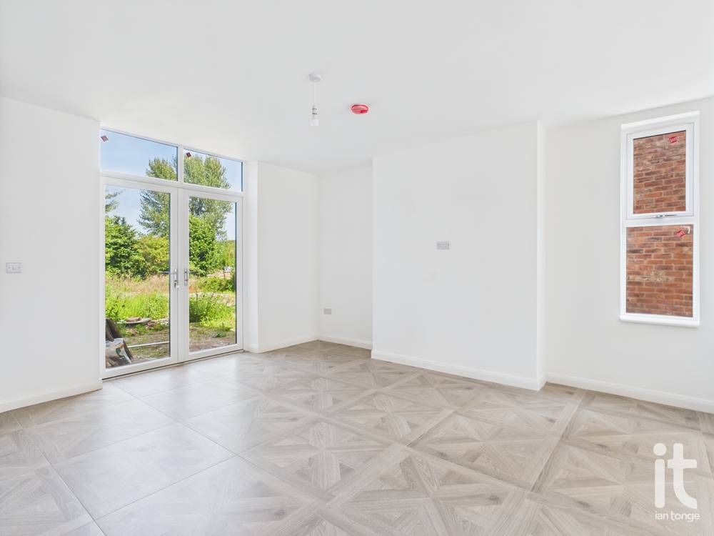 2 bedroom apartment flat/apartment To Let in Stockport - Photograph 6.