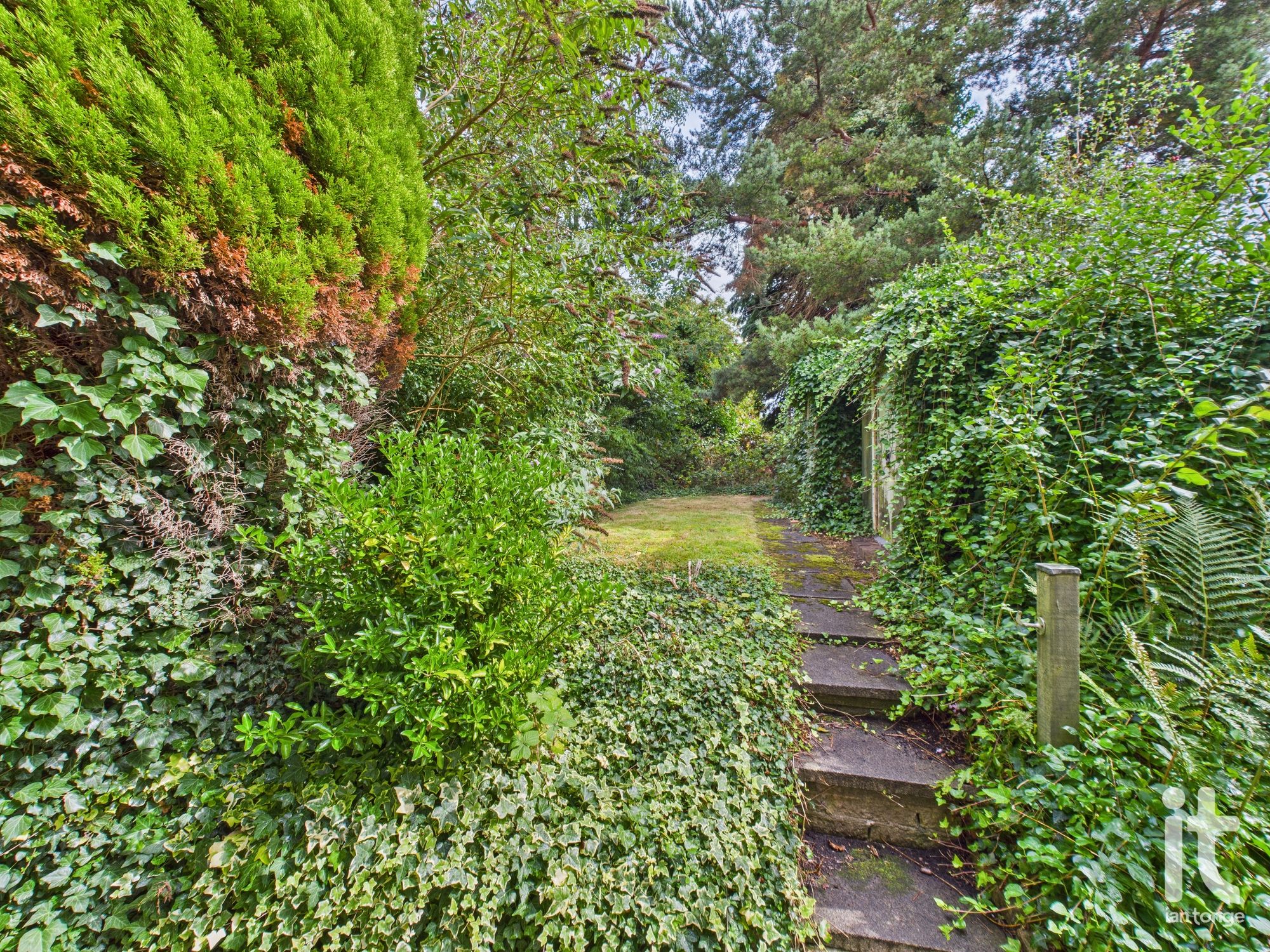 1 bedroom ground floor flat/apartment For Sale in Stockport - Photograph 5.
