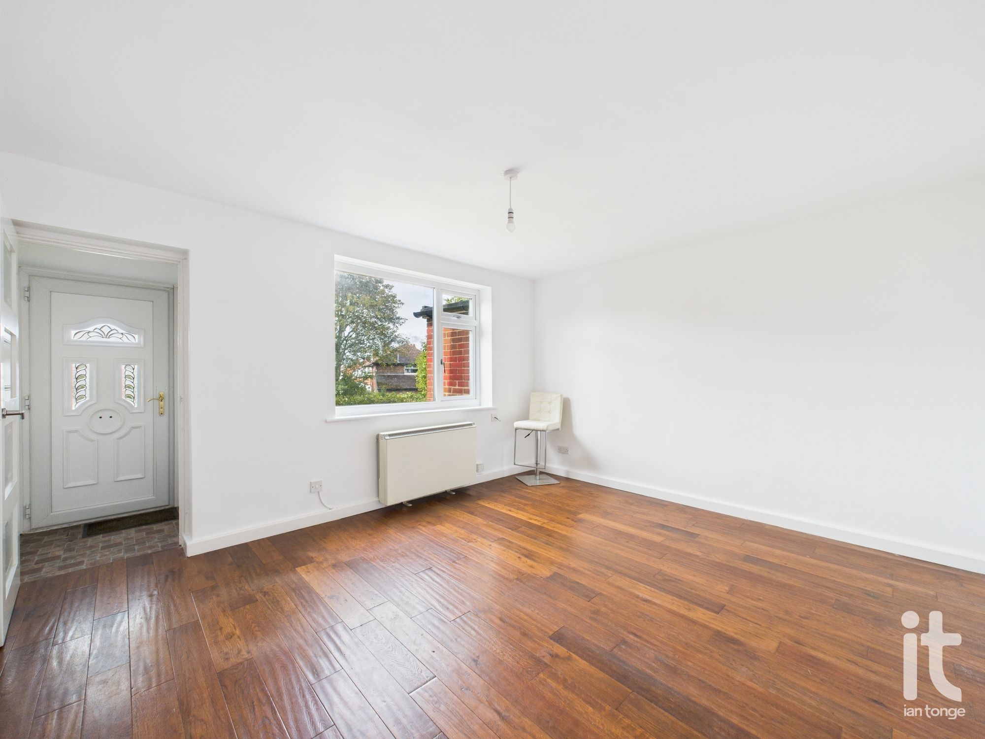 1 bedroom ground floor flat/apartment For Sale in Stockport - Photograph 6.