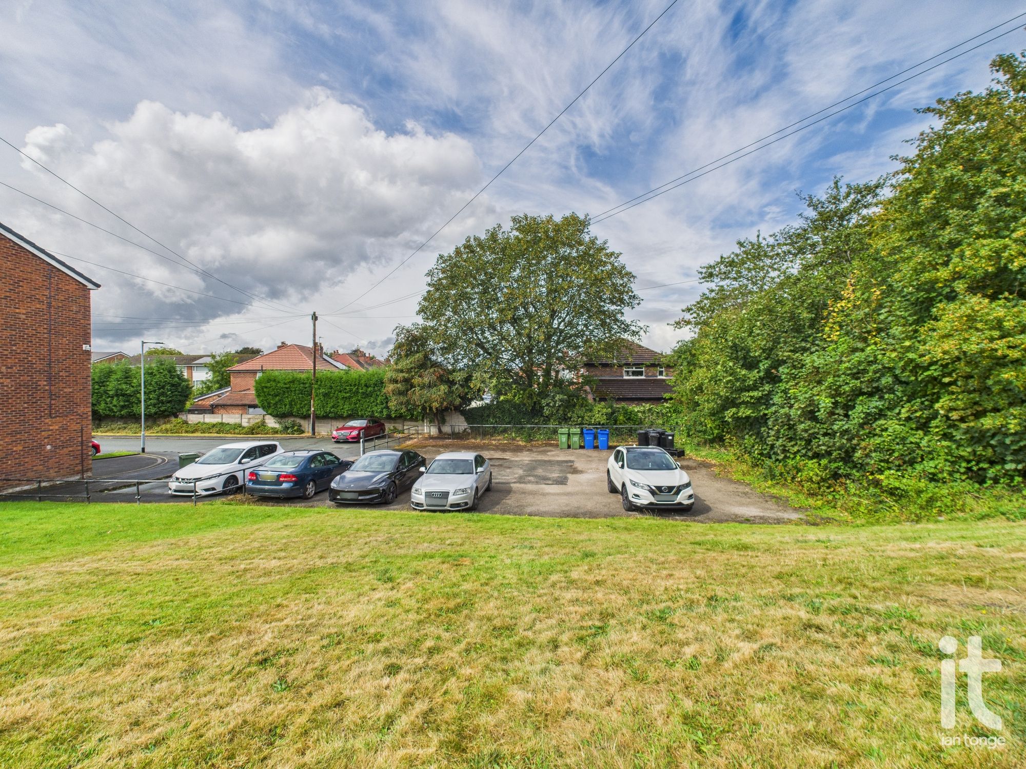 1 bedroom ground floor flat/apartment For Sale in Stockport - Photograph 12.