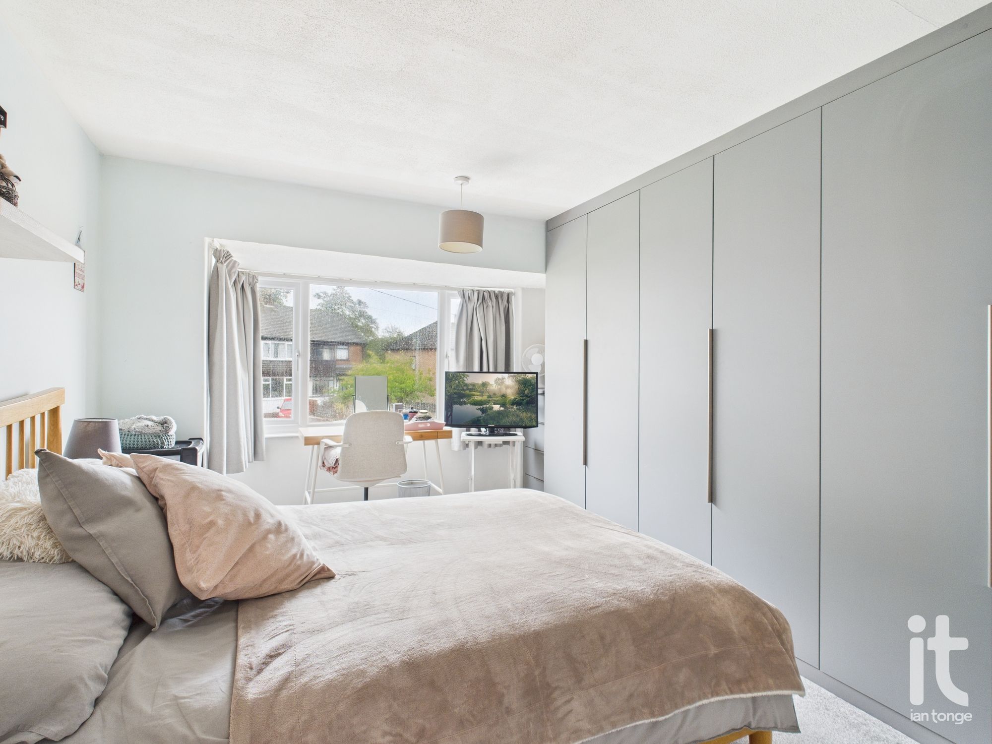 4 bedroom semi-detached house For Sale in Stockport - Photograph 8.