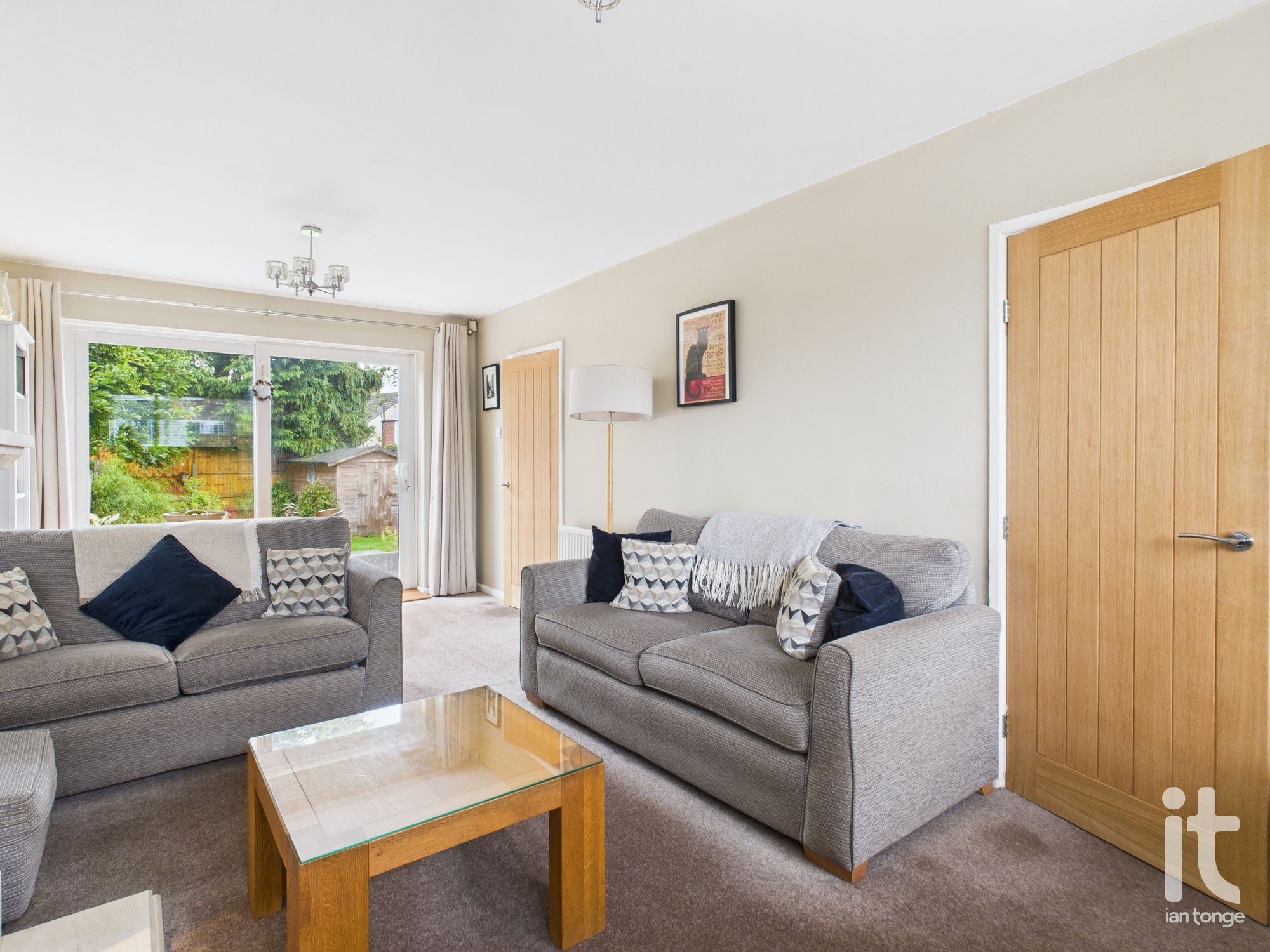 4 bedroom semi-detached house For Sale in Stockport - Photograph 6.