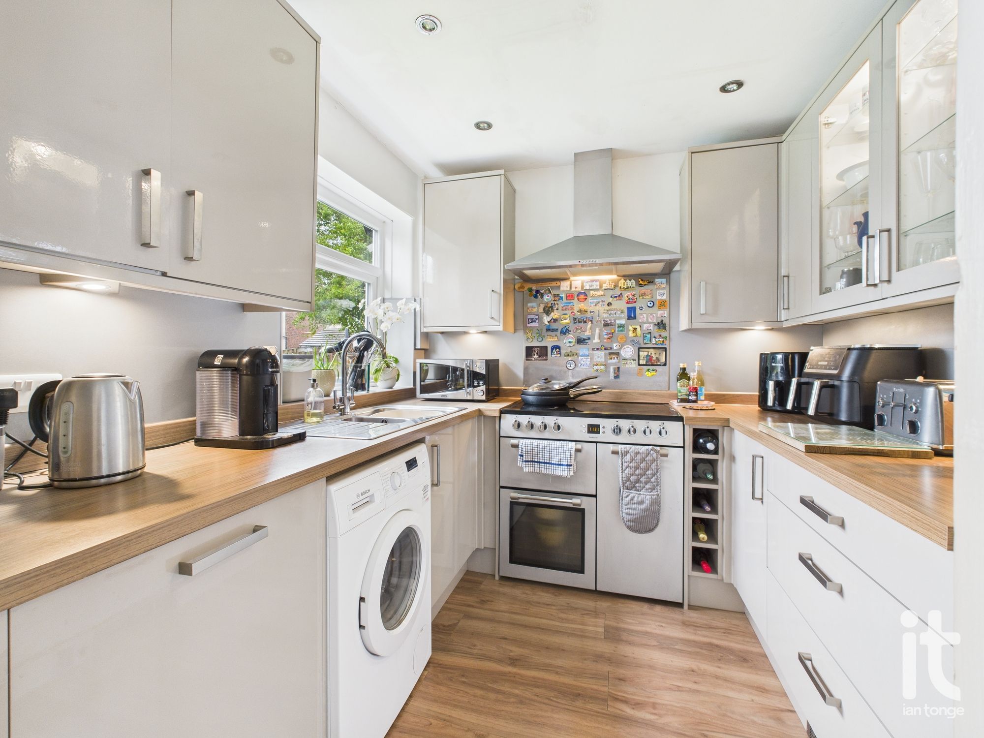 4 bedroom semi-detached house For Sale in Stockport - Photograph 7.