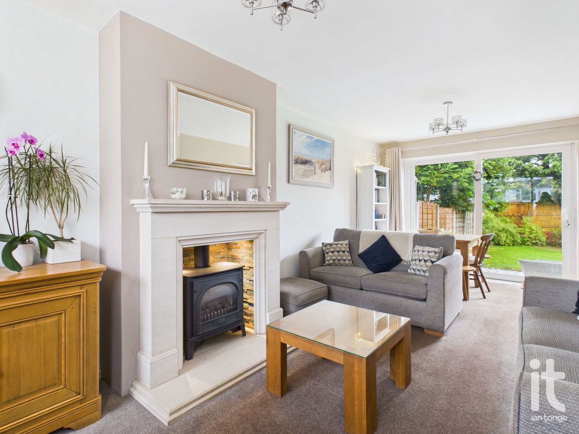 4 bedroom semi-detached house For Sale in Stockport - Photograph 2.