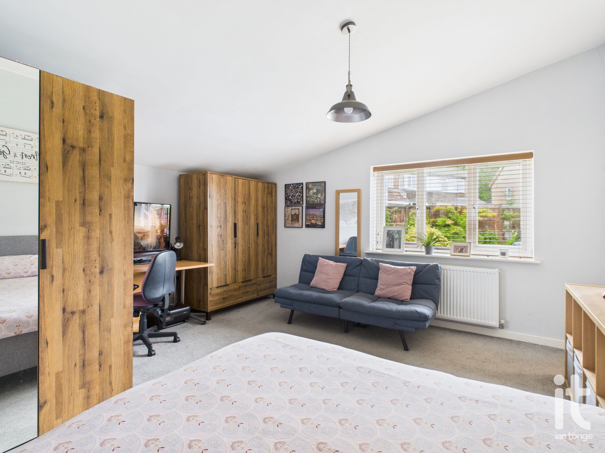 4 bedroom semi-detached house For Sale in Stockport - Photograph 13.