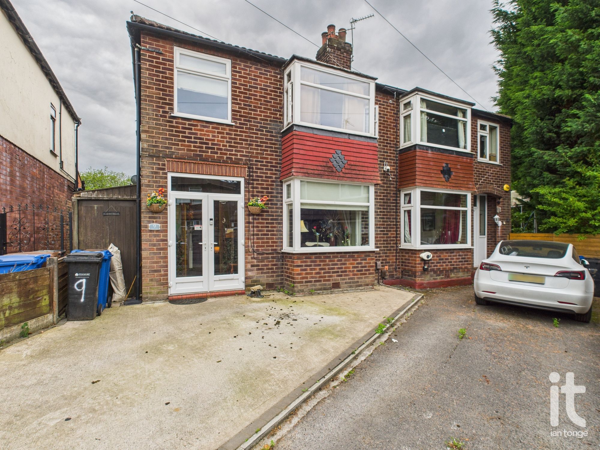 3 bedroom semi-detached house For Sale in Stockport - Photograph 1.