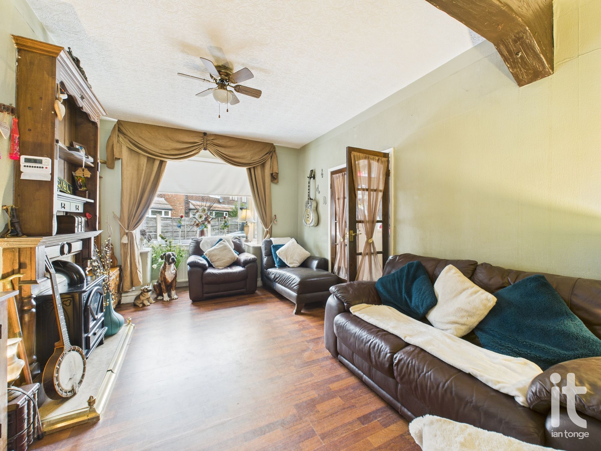 3 bedroom semi-detached house For Sale in Stockport - Photograph 6.
