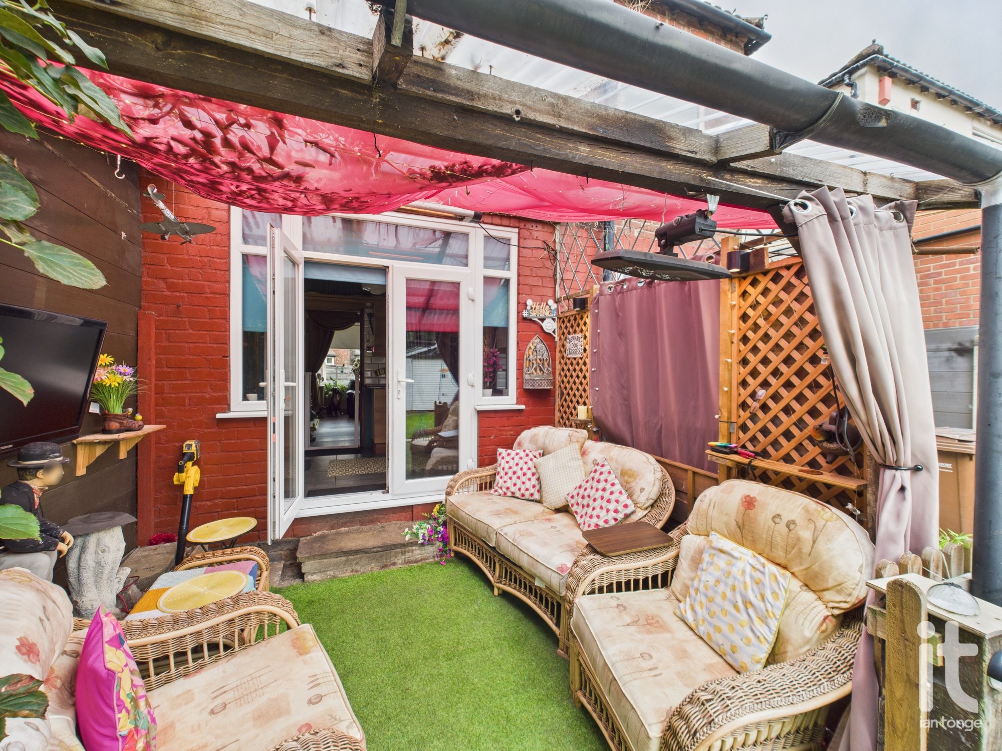 3 bedroom semi-detached house For Sale in Stockport - Photograph 18.