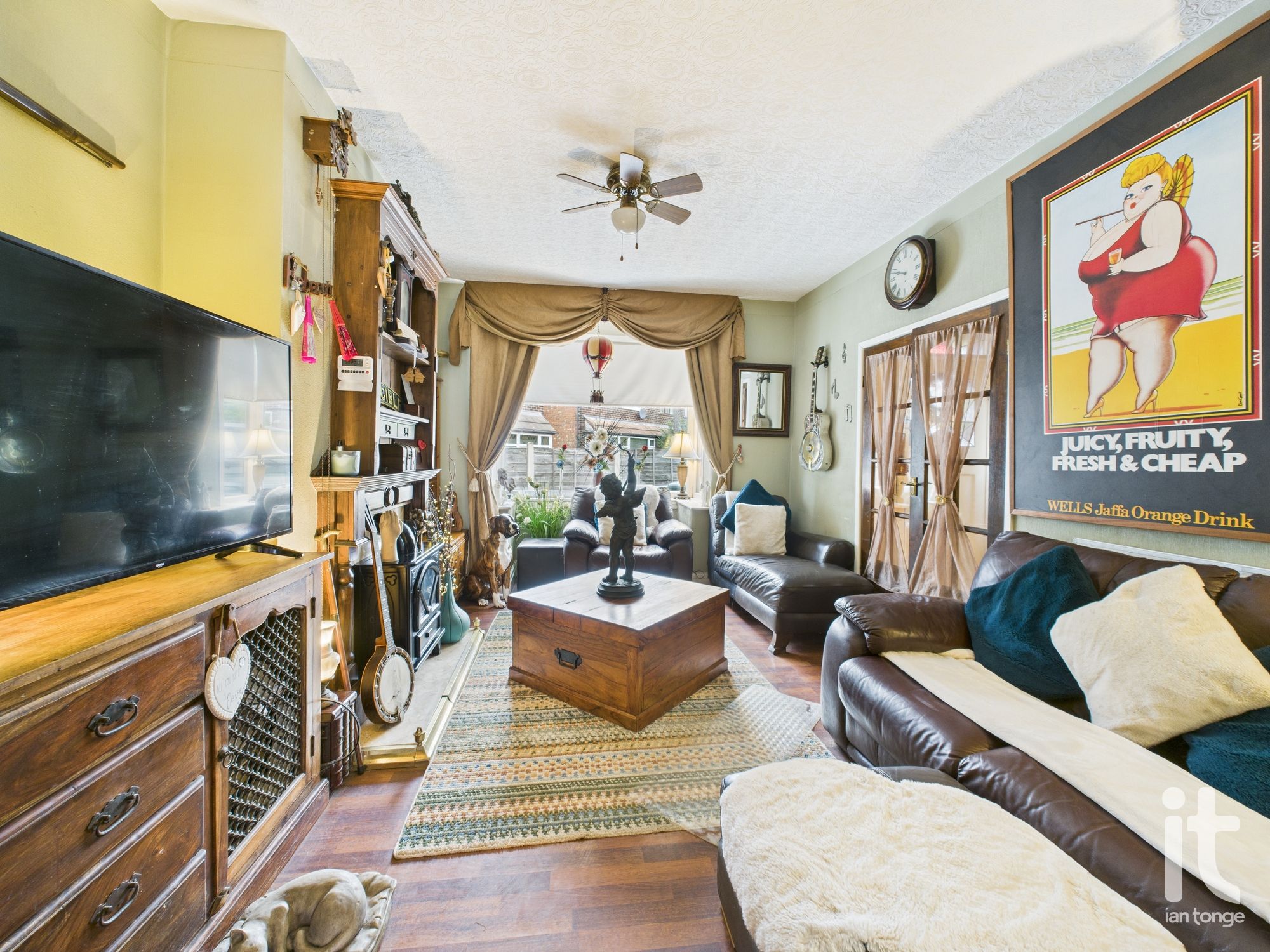 3 bedroom semi-detached house For Sale in Stockport - Photograph 2.