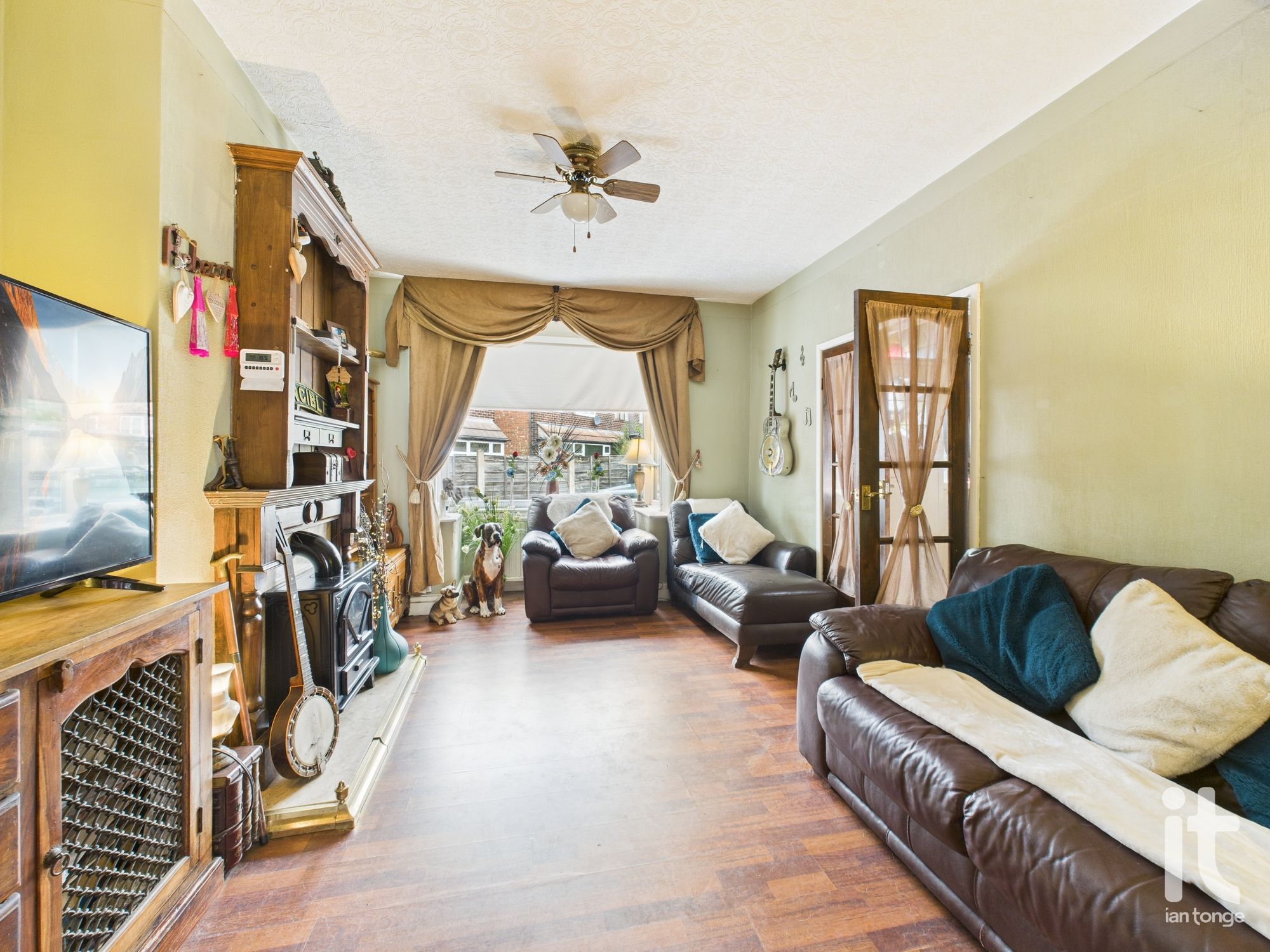3 bedroom semi-detached house For Sale in Stockport - Photograph 2.