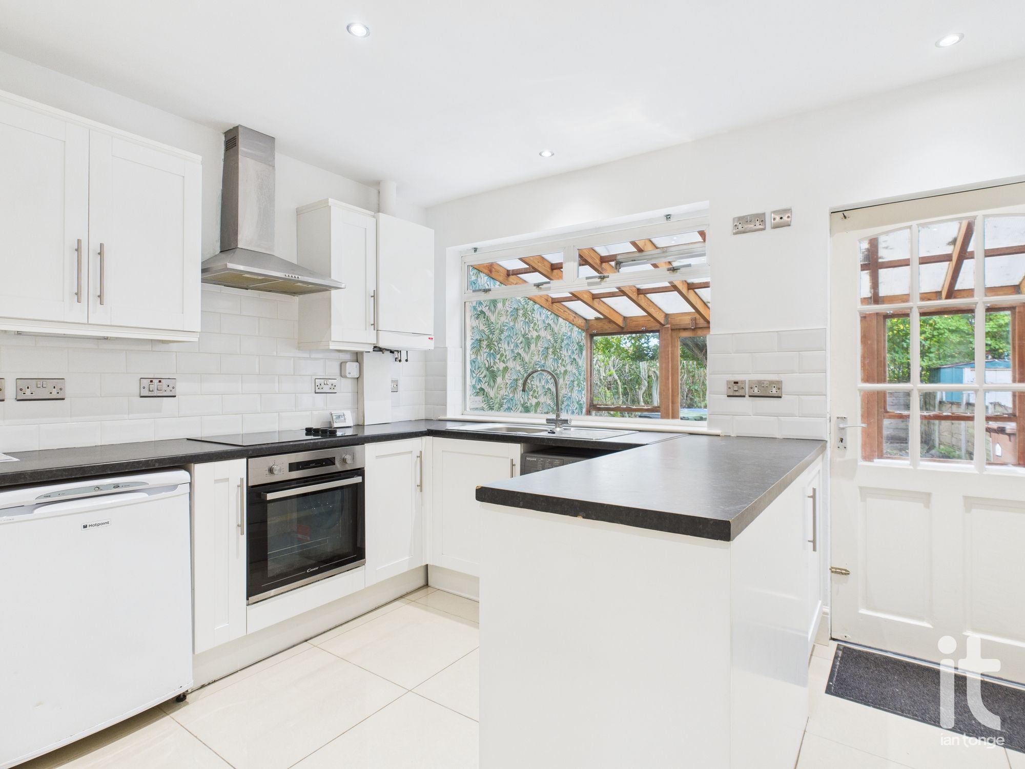 2 bedroom end terraced house For Sale in Stockport - Photograph 7.