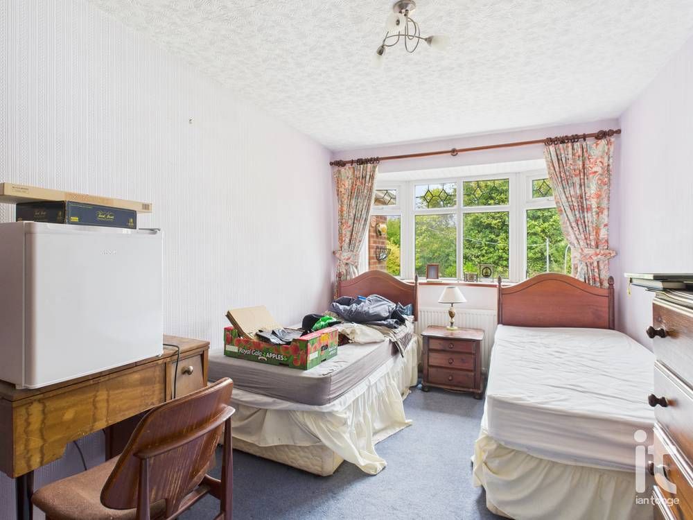 2 bedroom semi-detached bungalow For Sale in Stockport - Photograph 13.