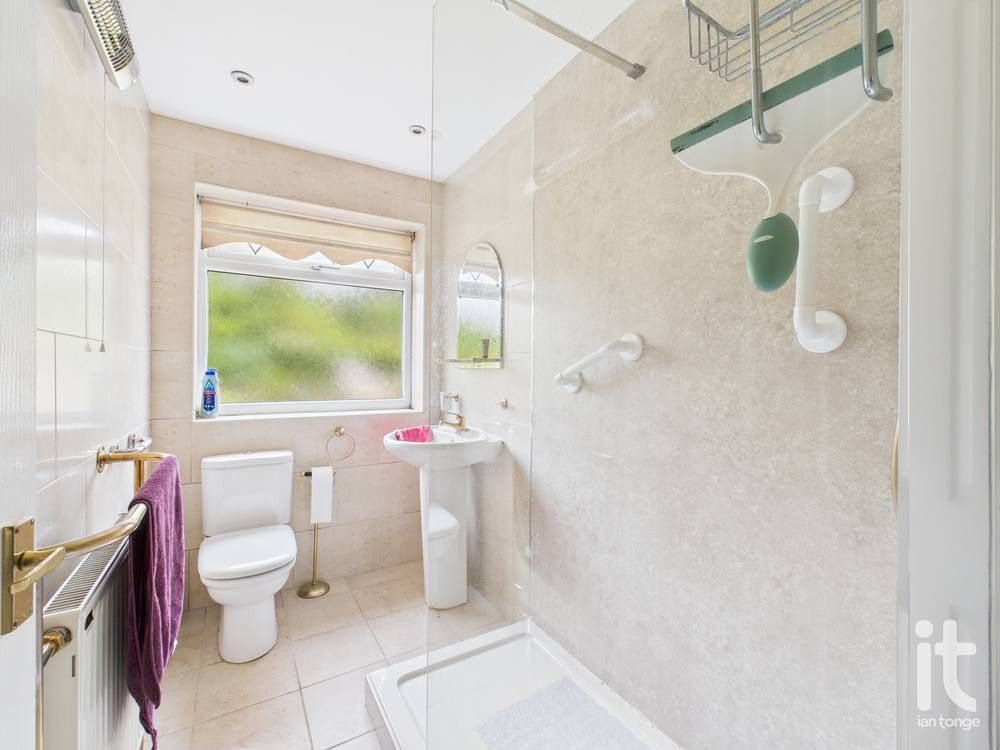 2 bedroom semi-detached bungalow For Sale in Stockport - Photograph 14.