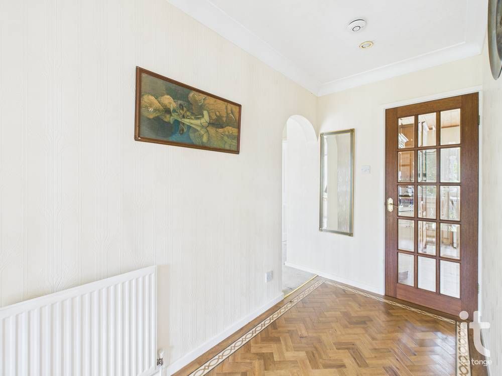 2 bedroom semi-detached bungalow For Sale in Stockport - Photograph 5.