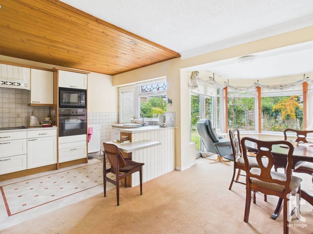 2 bedroom semi-detached bungalow For Sale in Stockport - Photograph 10.